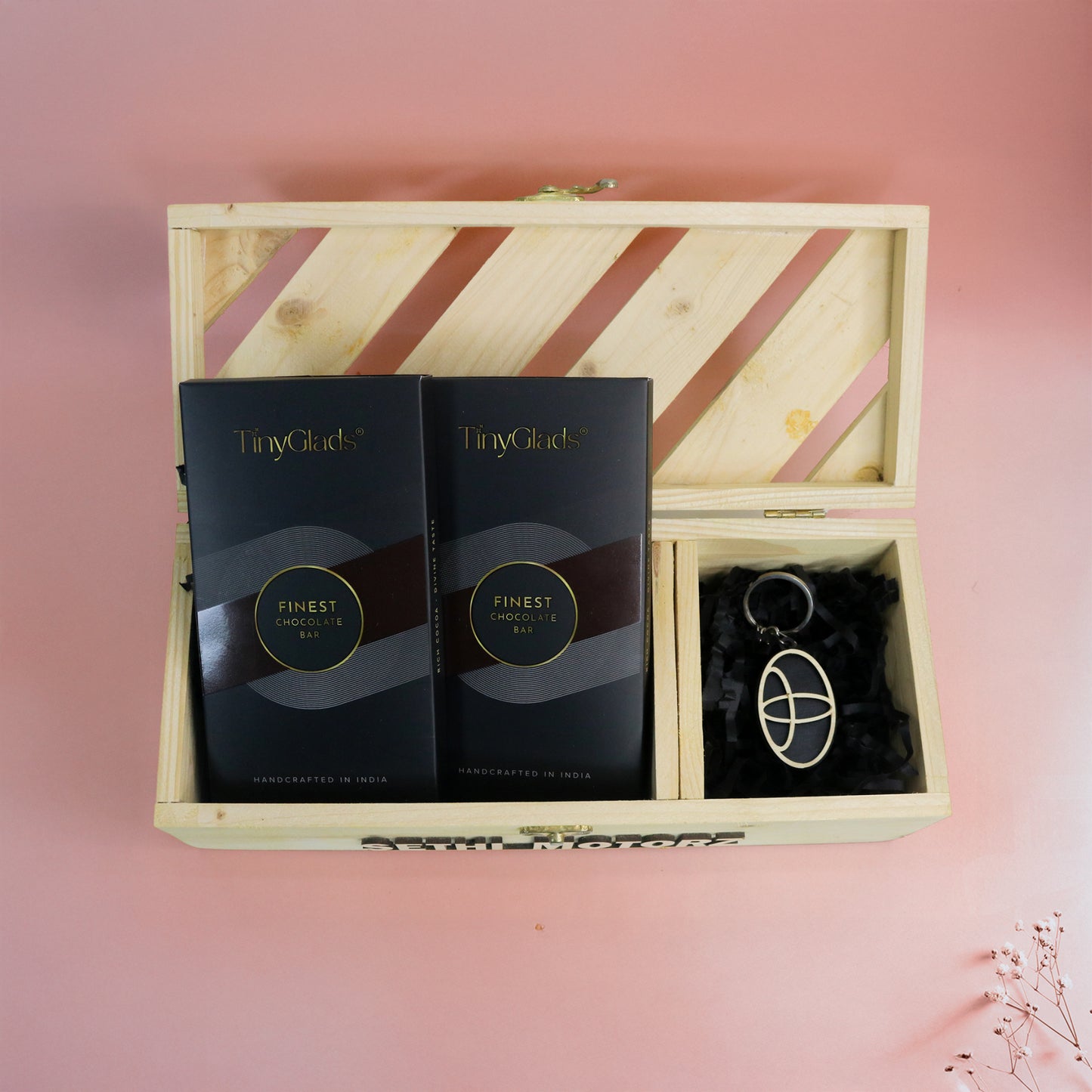 Wooden Corporate Gift Box – 2 Chocolate Bars & Premium Key Ring