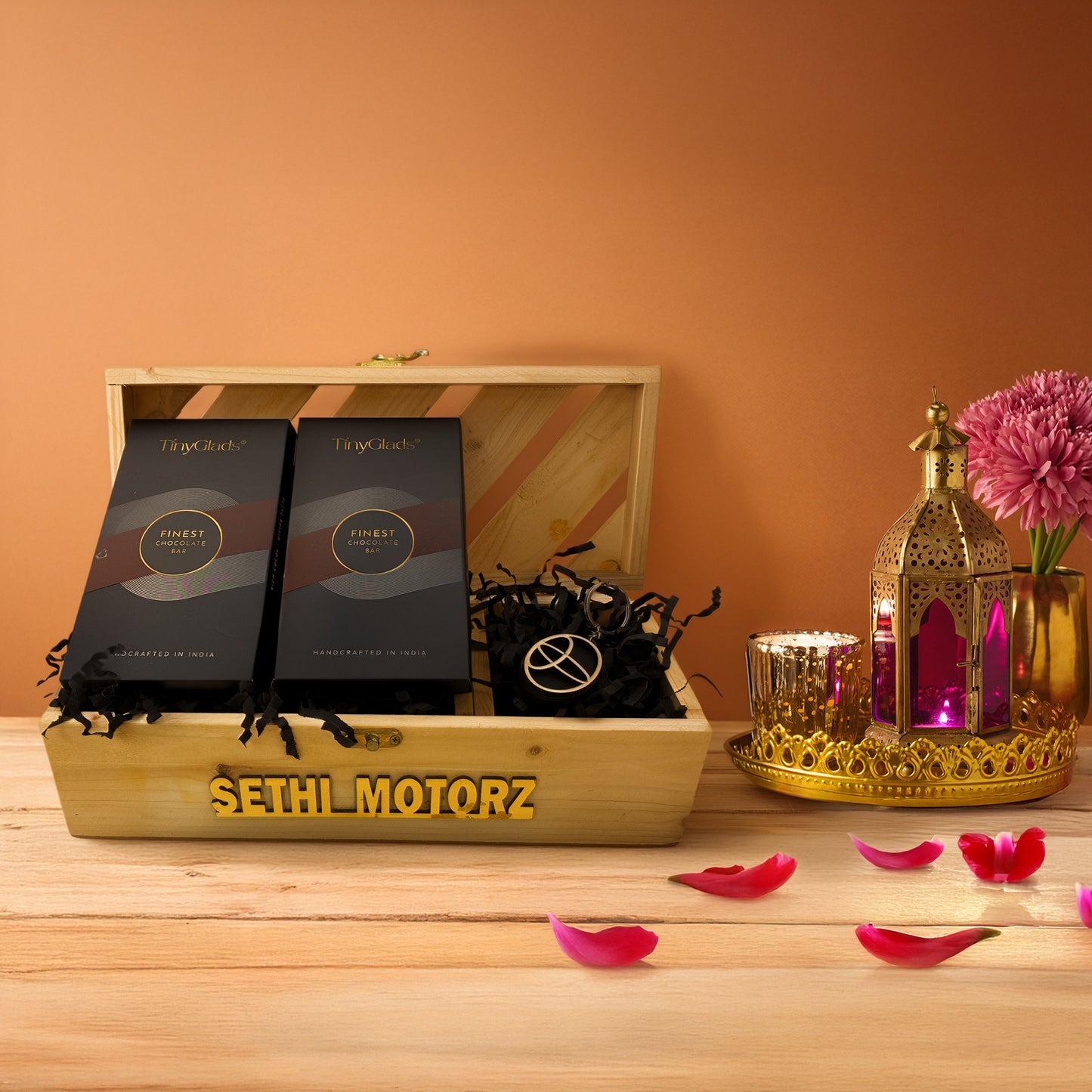 Wooden Corporate Gift Box – 2 Chocolate Bars & Premium Key Ring