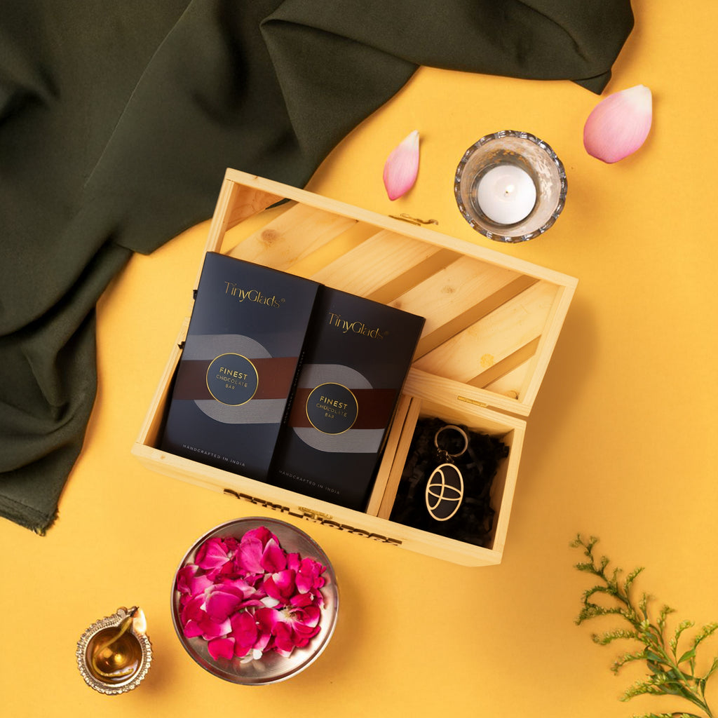 Wooden Corporate Gift Box – 2 Chocolate Bars & Premium Key Ring